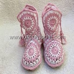 Tığdan Örlmüş Ev Botu