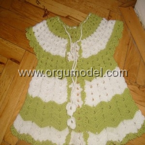 Yeşil Beyaz Örgü Bebek Yeleği.