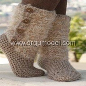 Örgüden Yapılmış Tüylü Bot